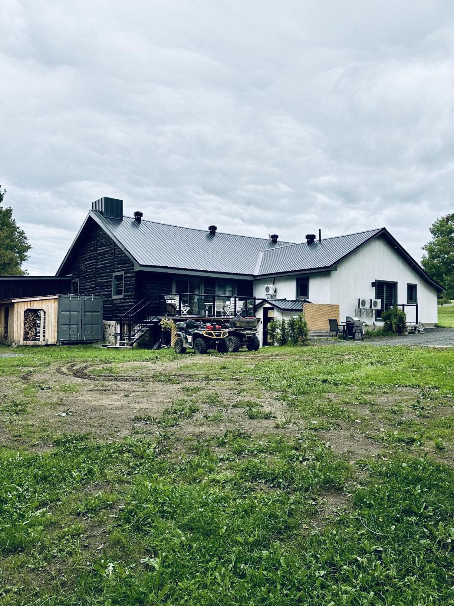 Hebergement Du Grenier 2 0 Notre-Dame-des-Monts Eksteriør bilde